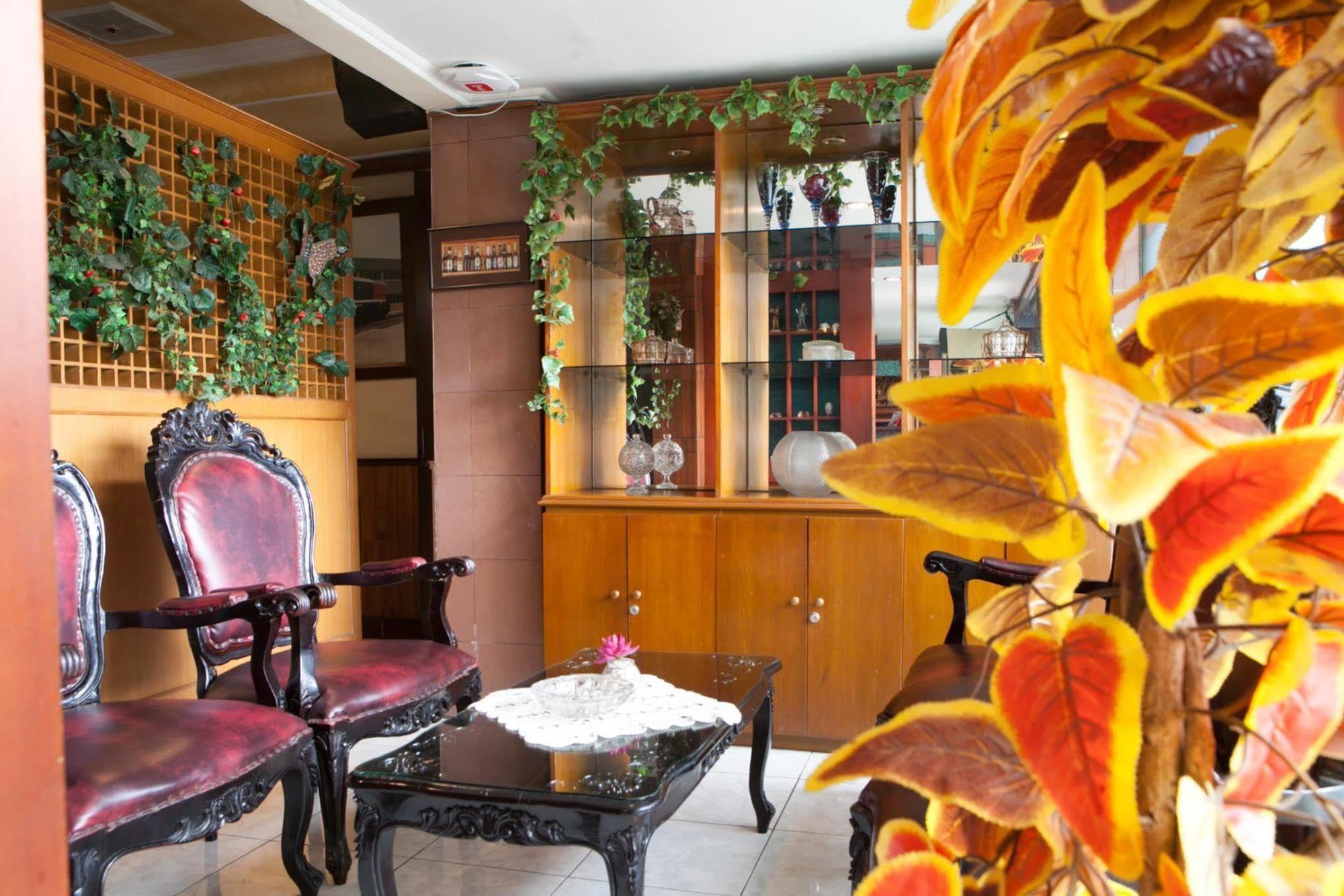 Reddoorz Plus Near Riau Street Bandung Exterior foto